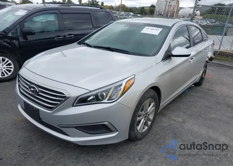 2017 Hyundai Sonata z USA, uszkodzony, nr VIN 5NPE24AF8HH543833